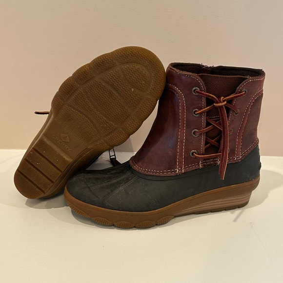 Women size 7 Sperry boots - Picture 1 of 5